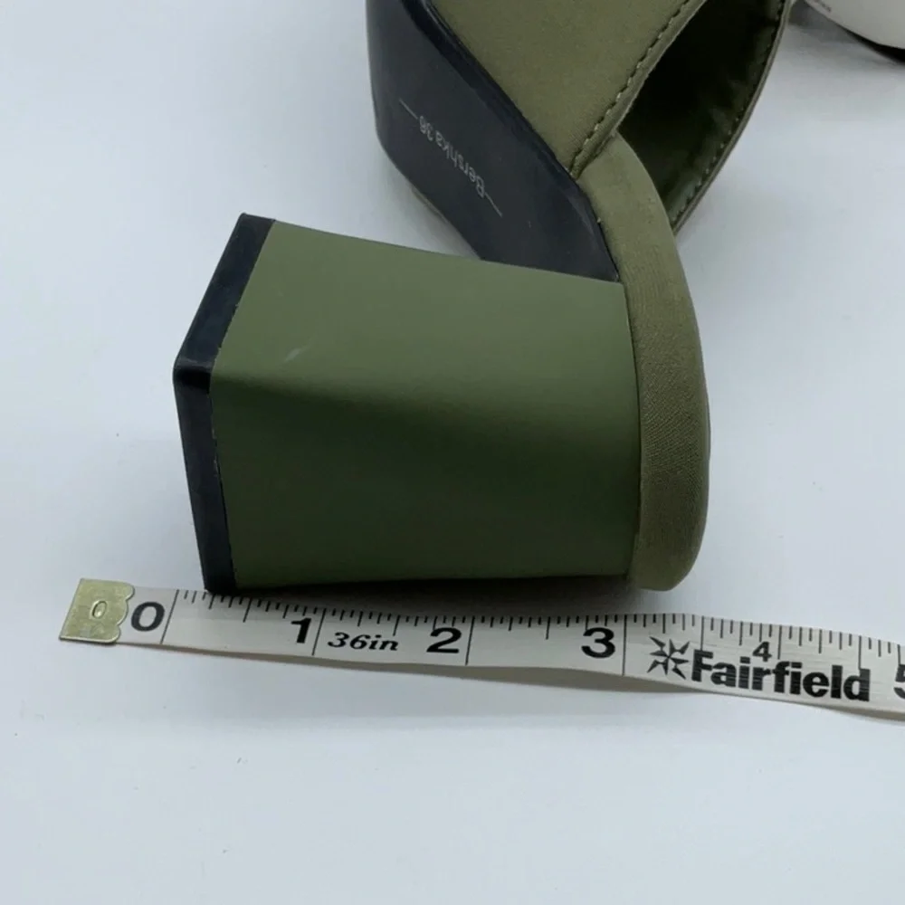 Bershka heeled toe post sandal in khaki - Picture 8 of 9
